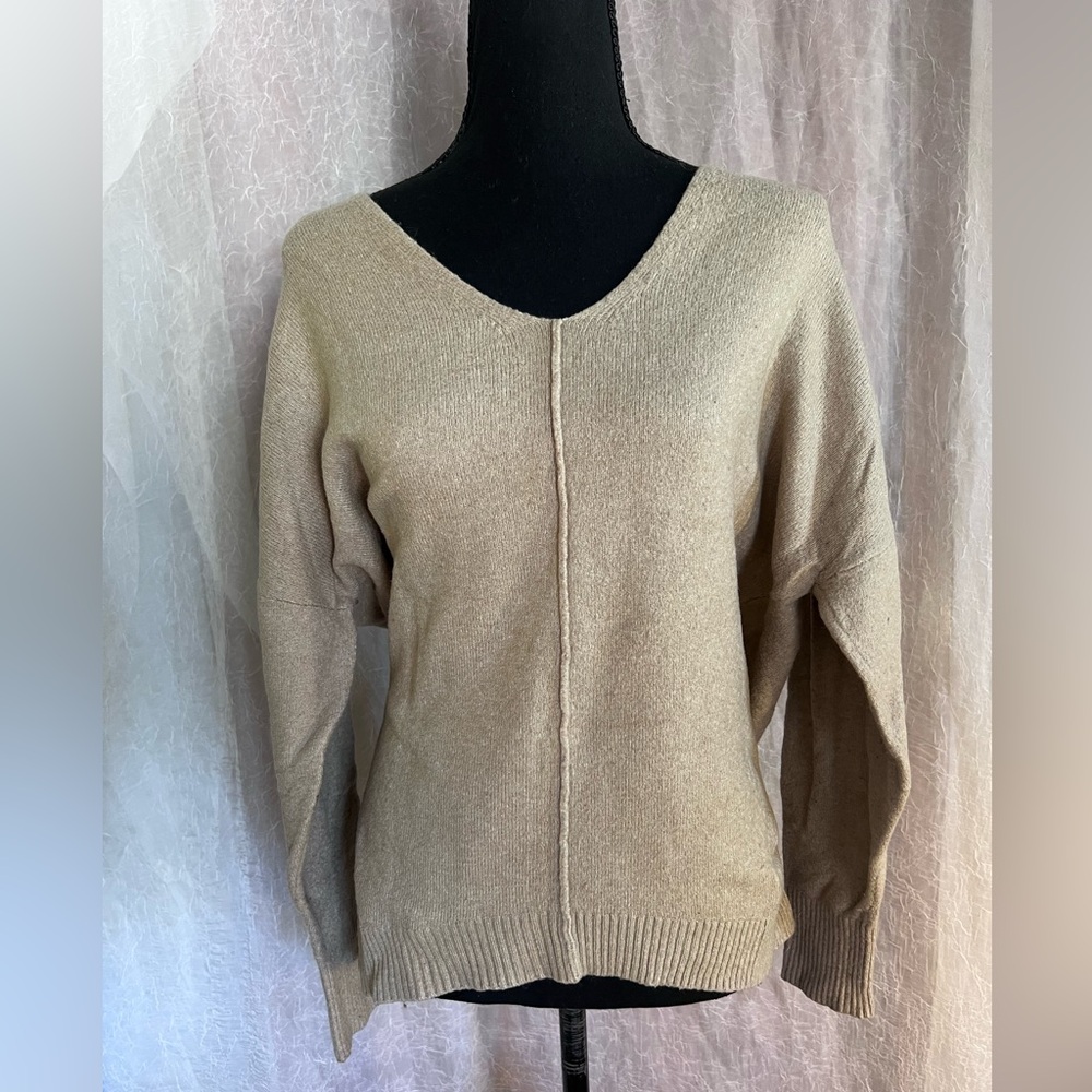 EXPRESS long sleeve v neck sweater green